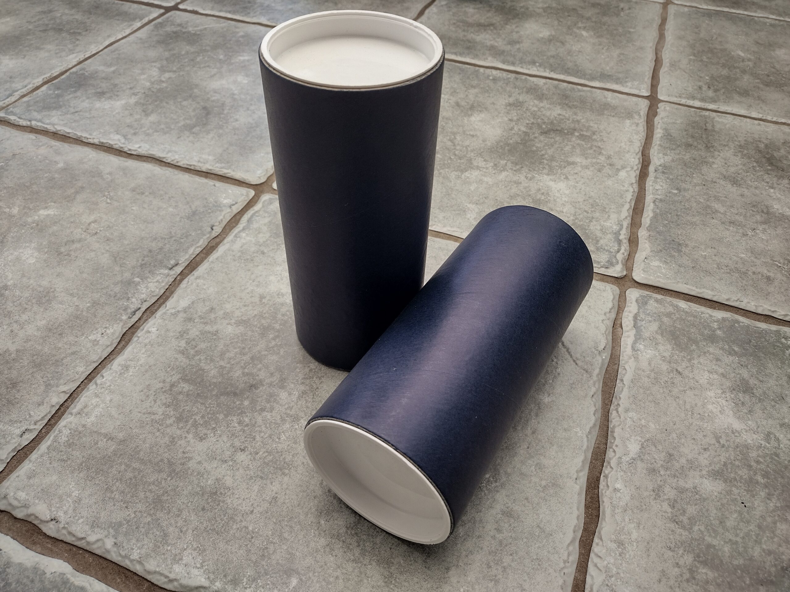Cylindrical roll box